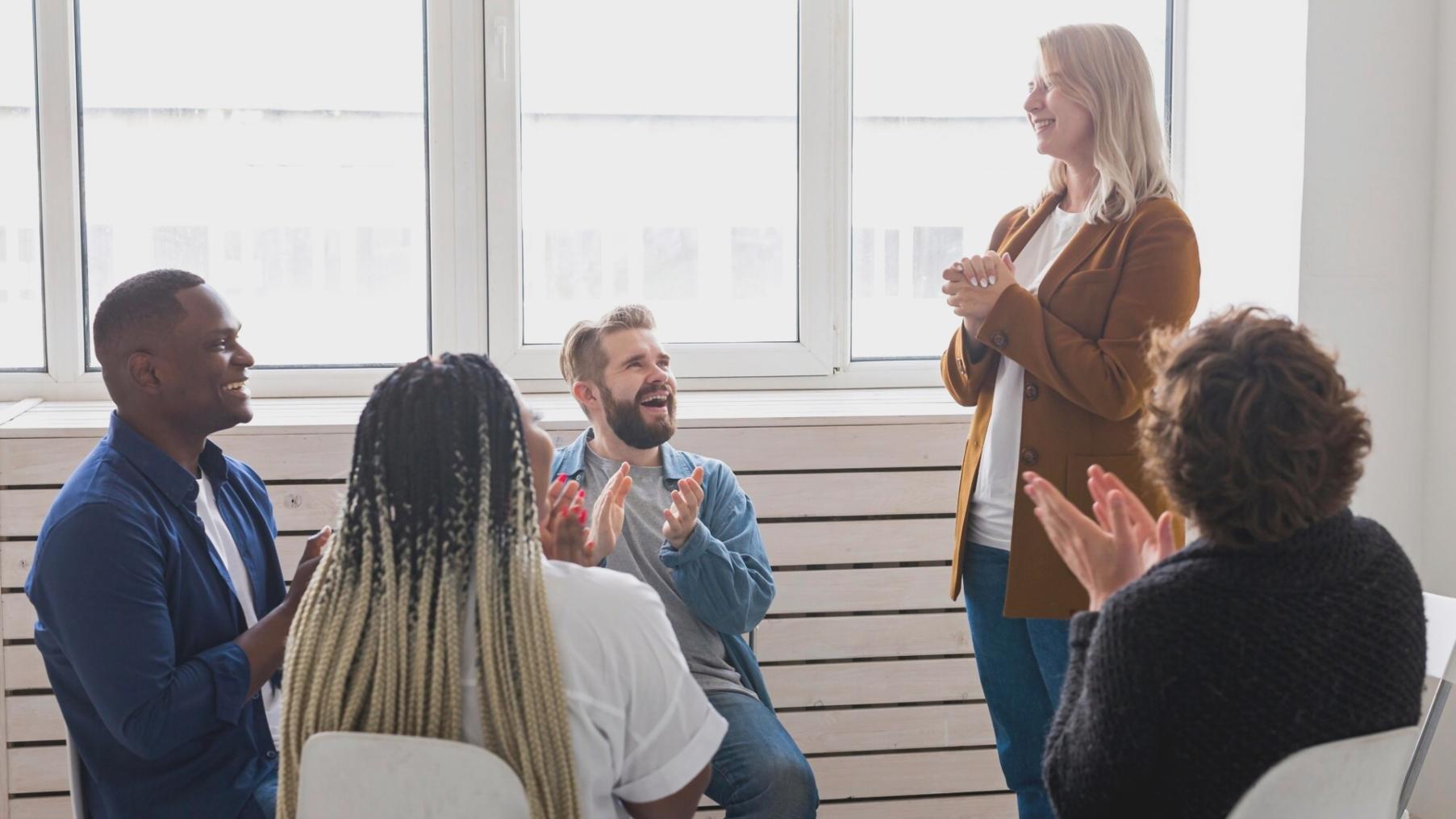 Teilnehmende bei der Arbeit mit Cashflow-Szenarien